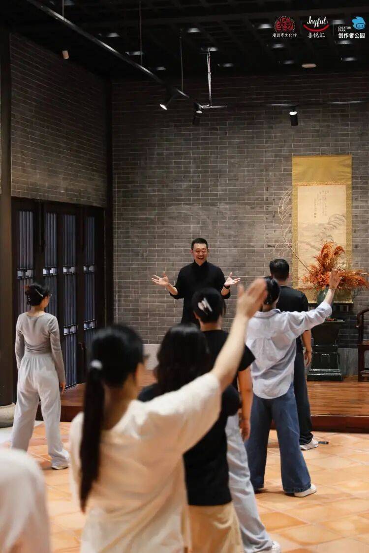 手作、派对妆容、珠绣胸针超多趣味活动等你参与凯发K8国际娱乐【报名】广府·生活美学:精油(图2) 手作、派对妆容、珠绣胸针超多趣味活动等你参与凯发K8国际娱乐【报名】广府·生活美学:精油(图2)